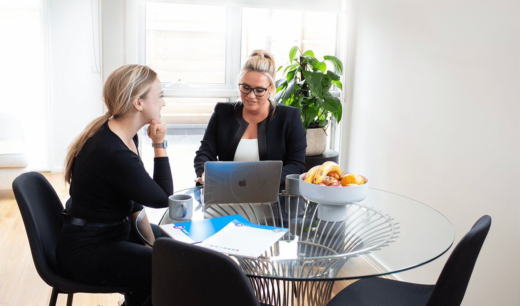 Smart Lending – Professional conveyancing consultation at a modern office.